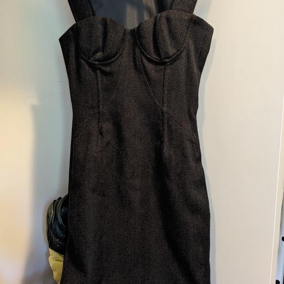 AUTH Dolce and Gabbana wool midi dress - Picture 3 of 11